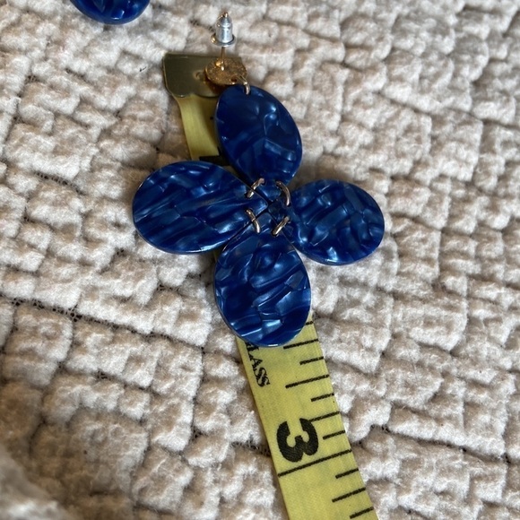 💌 Handmade Royal Blue Petal Earrings - Picture 7 of 9